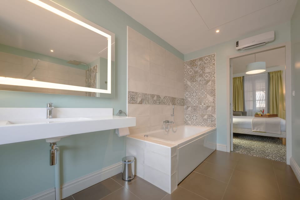 Deluxe Double Room, City View | Bathroom | Separate tub and shower, rainfall showerhead, free toiletries