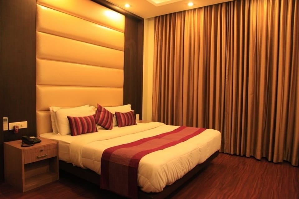 Superior Room | Desk, blackout drapes, soundproofing, free WiFi