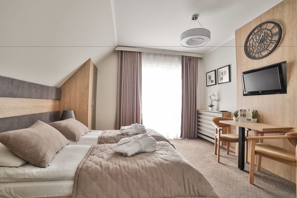 Standard Double or Twin Room, Mountainside | Desk, iron/ironing board, free cribs/infant beds, travel crib