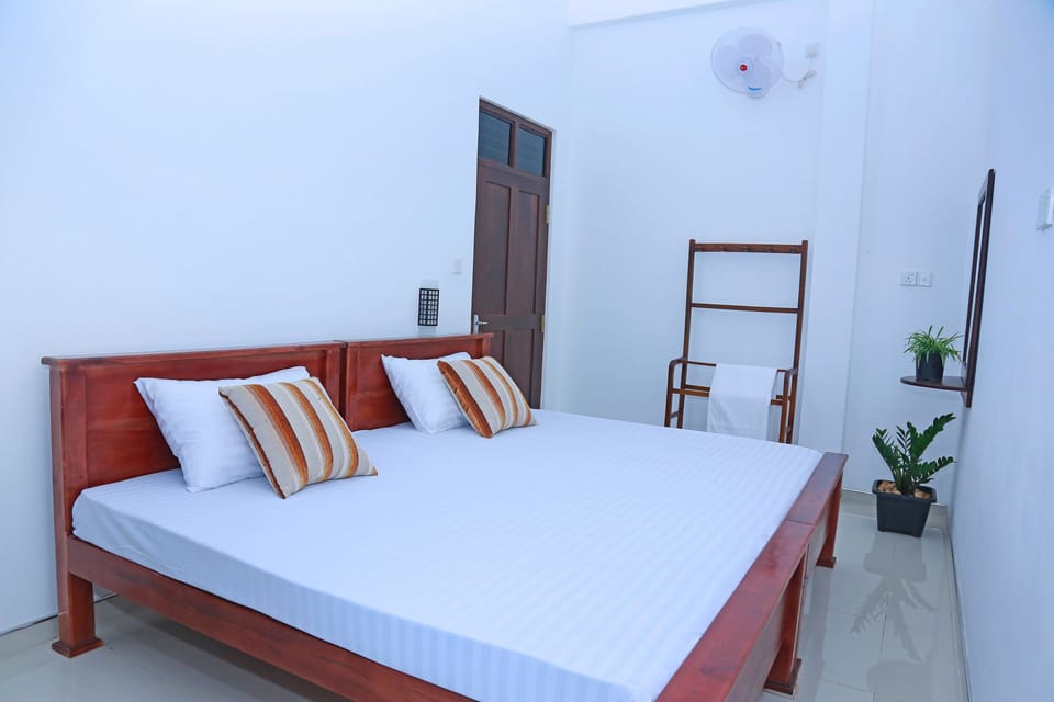 Deluxe Double Room, Garden View | 1 bedroom, desk, blackout drapes, free WiFi