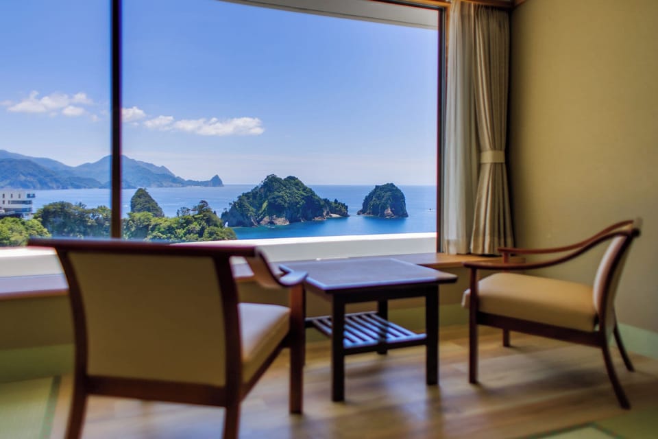 Minibar, in-room safe, free WiFi, bed sheets