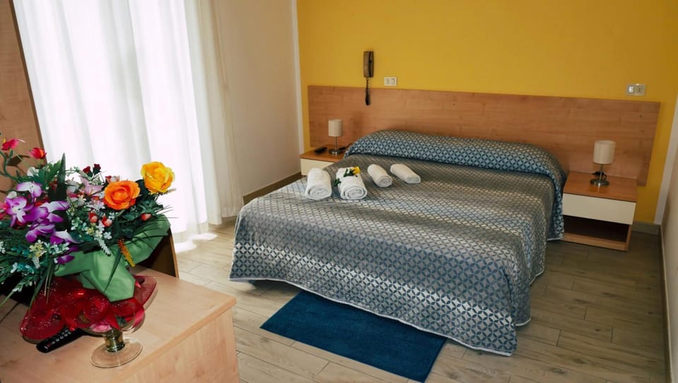 Cribs/infant beds, free WiFi