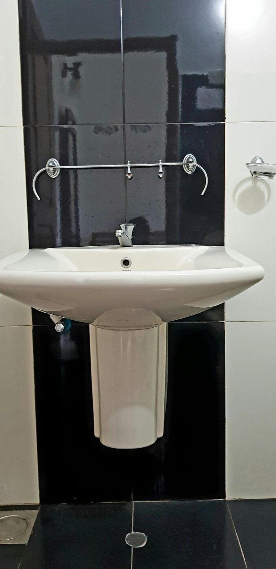 Economy Double Room | Bathroom | Shower, towels