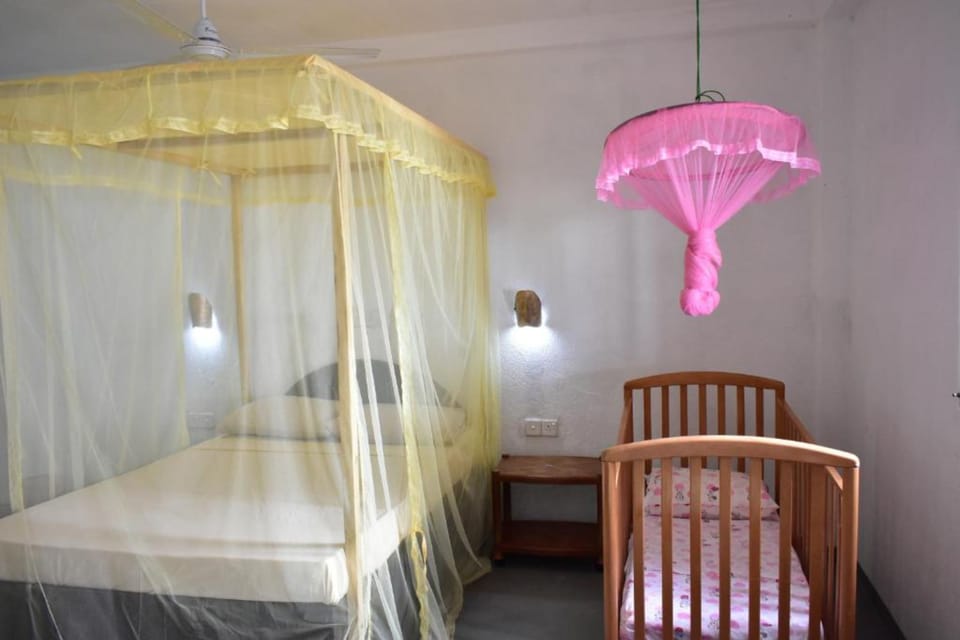 Premium bedding, in-room safe, desk, WiFi (free)