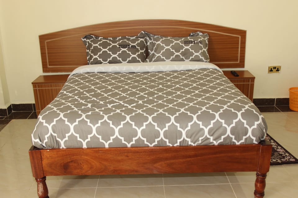 Deluxe Single Room | Premium bedding, desk, free WiFi, bed sheets
