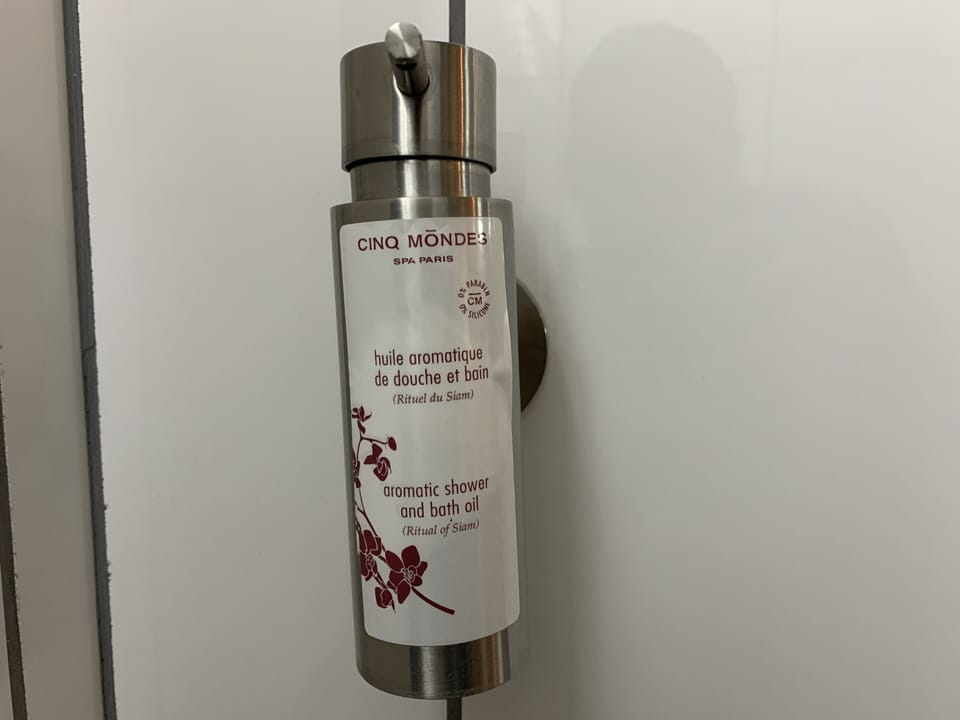 Luxury Double Room, Hot Tub (n°1) | Bathroom | Shower, rainfall showerhead, free toiletries, hair dryer