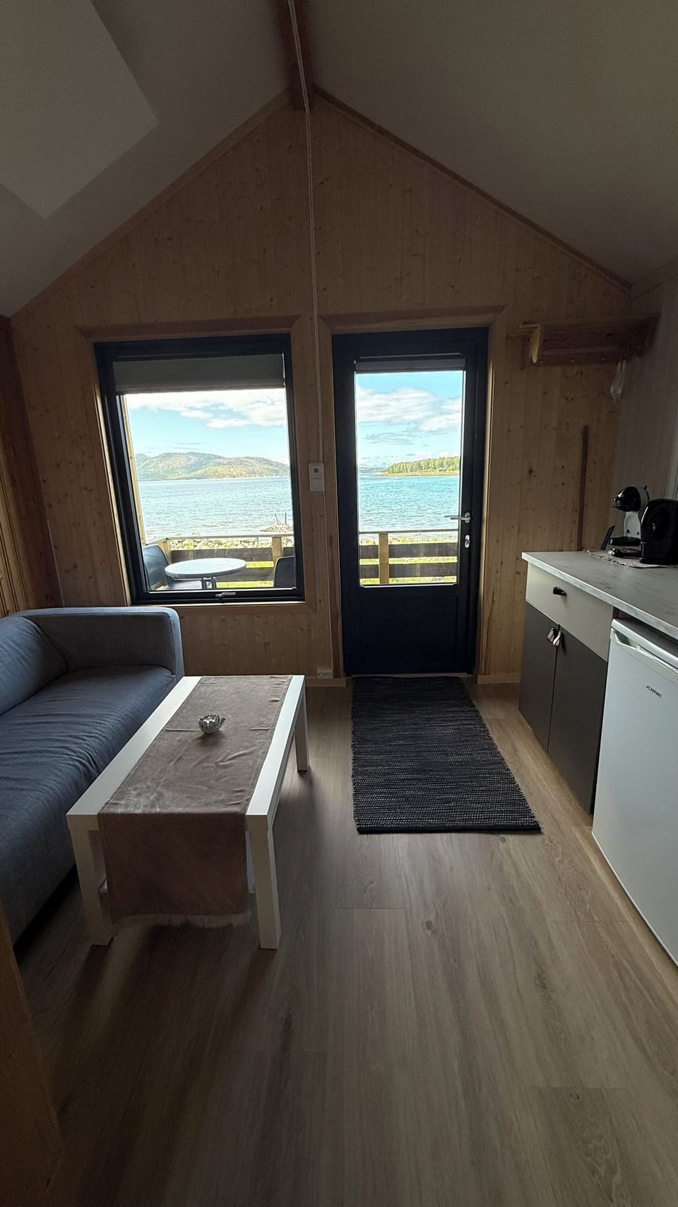 Basic Cabin, 1 Bedroom, Shared Bathroom | Living area