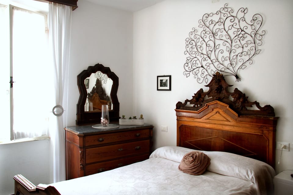Deluxe Double or Twin Room | In-room safe, desk, free WiFi, bed sheets