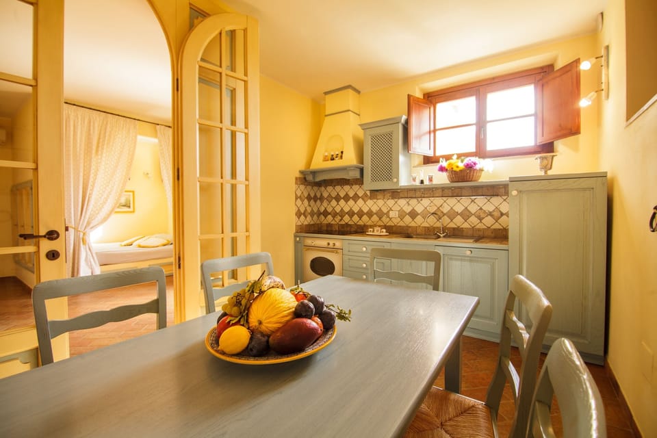 Suite | Private kitchen | Stovetop, cookware/dishes/utensils