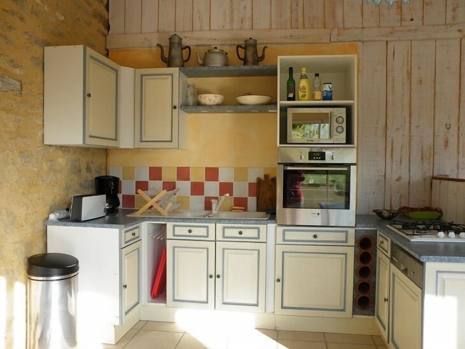 Cottage, 3 Bedrooms (Les Figuiers classé 3*) | Private kitchen | Fridge, oven, stovetop, highchair
