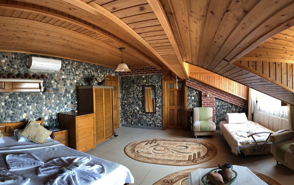 In-room safe, free WiFi, bed sheets