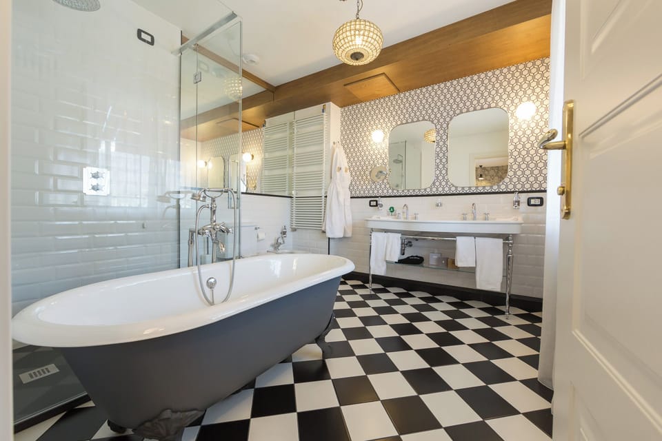 Panoramic Suite | Bathroom | Rainfall showerhead, hair dryer, bidet, towels