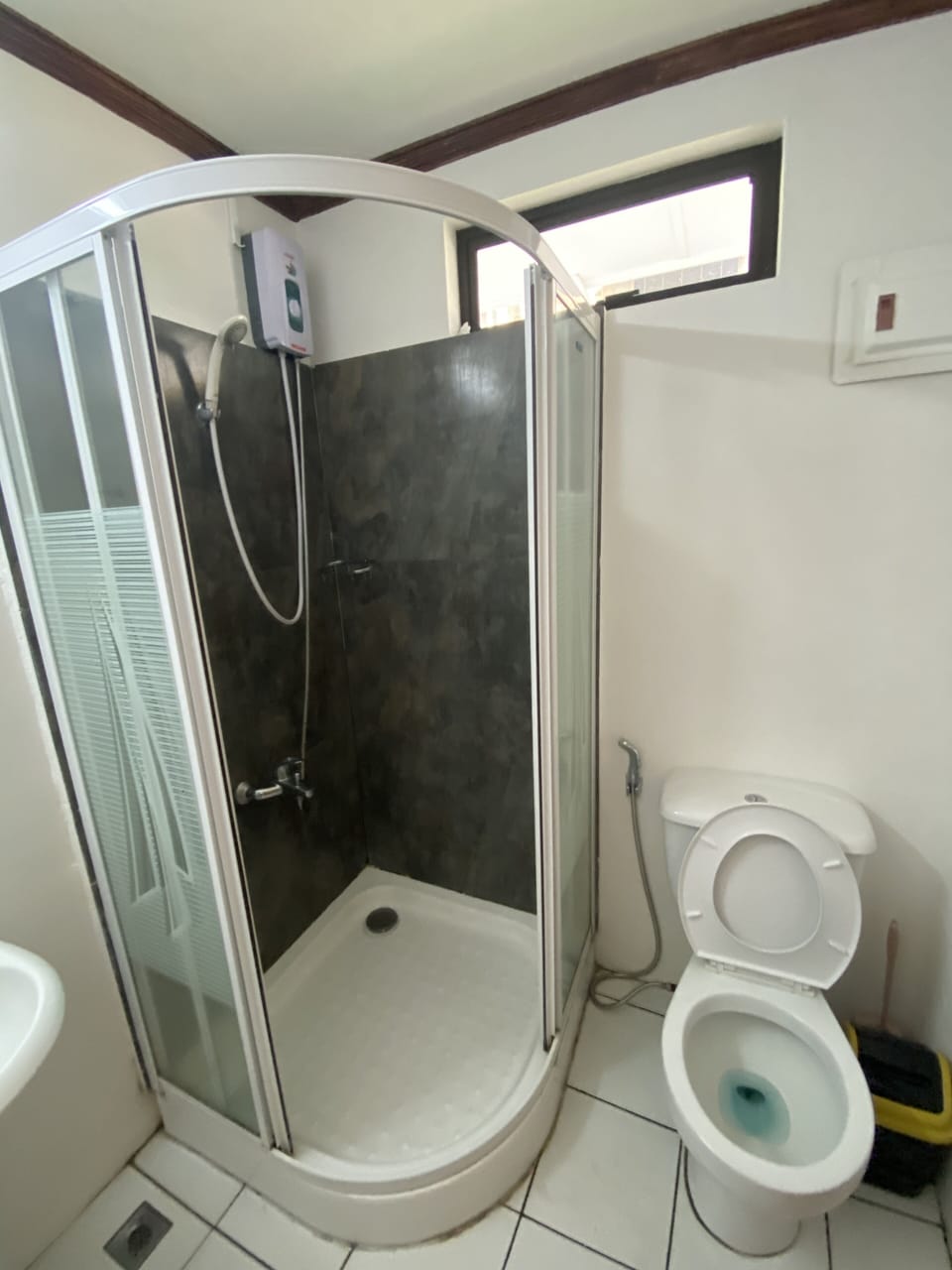 Standard Room | Bathroom | Shower, free toiletries, hair dryer (on request), towels