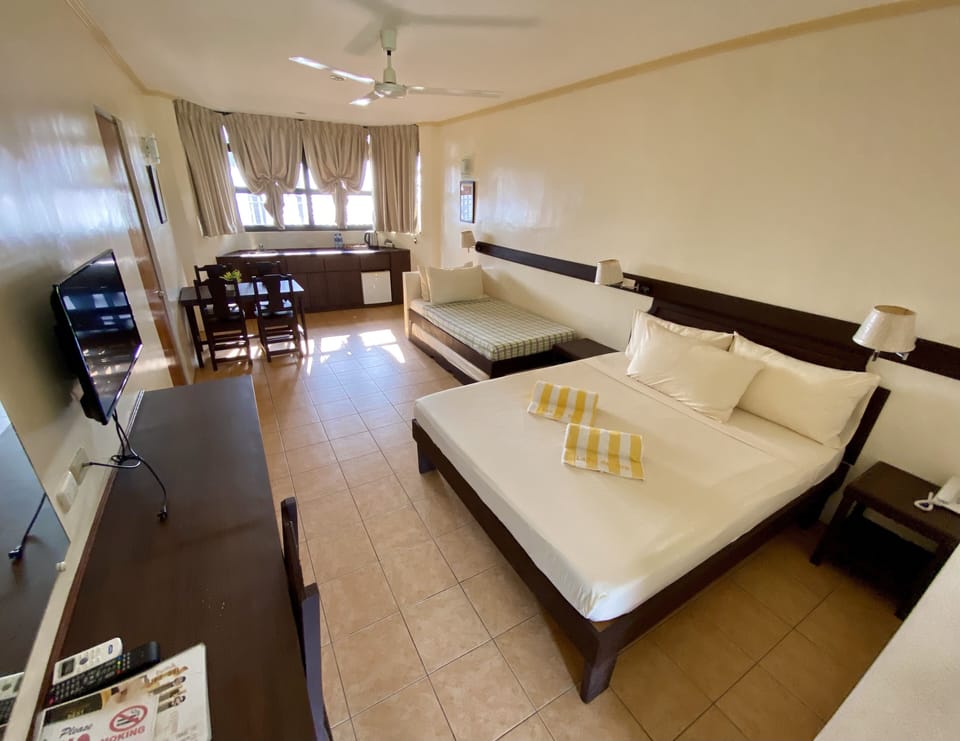 Standard Room | Minibar, WiFi (free), bed sheets