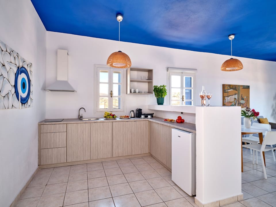House, 2 Bedrooms | Private kitchen | Fridge, stovetop, coffee/tea maker, electric kettle
