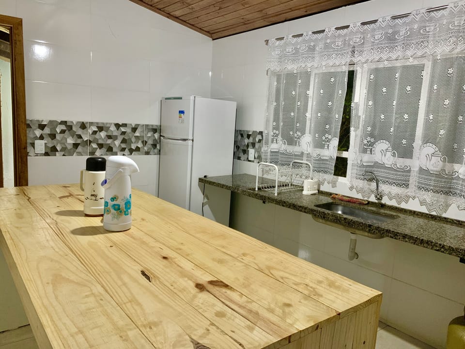 Townhome | Private kitchen | Full-size fridge, oven, stovetop, cookware/dishes/utensils