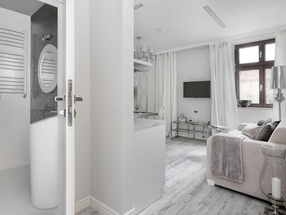 Luxury Quadruple Room (nr 4) | Individually decorated, individually furnished, desk, iron/ironing board