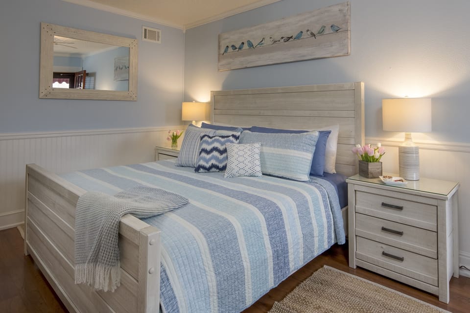 Rendezvous Suite/Jetted Tub for One | Premium bedding, pillowtop beds, free minibar, in-room safe