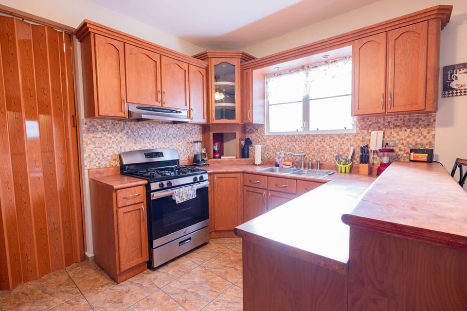 House, 3 Bedrooms | Private kitchen | Coffee/tea maker, full-size fridge, microwave, oven