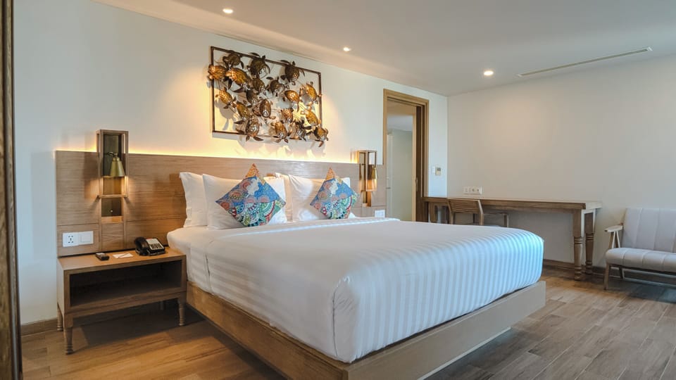 One Bedroom Balcony Suite | Premium bedding, minibar, in-room safe, desk