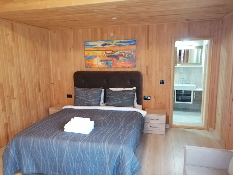 Business Double Room, Non Smoking, Mountain View | Egyptian cotton sheets, premium bedding, down comforters