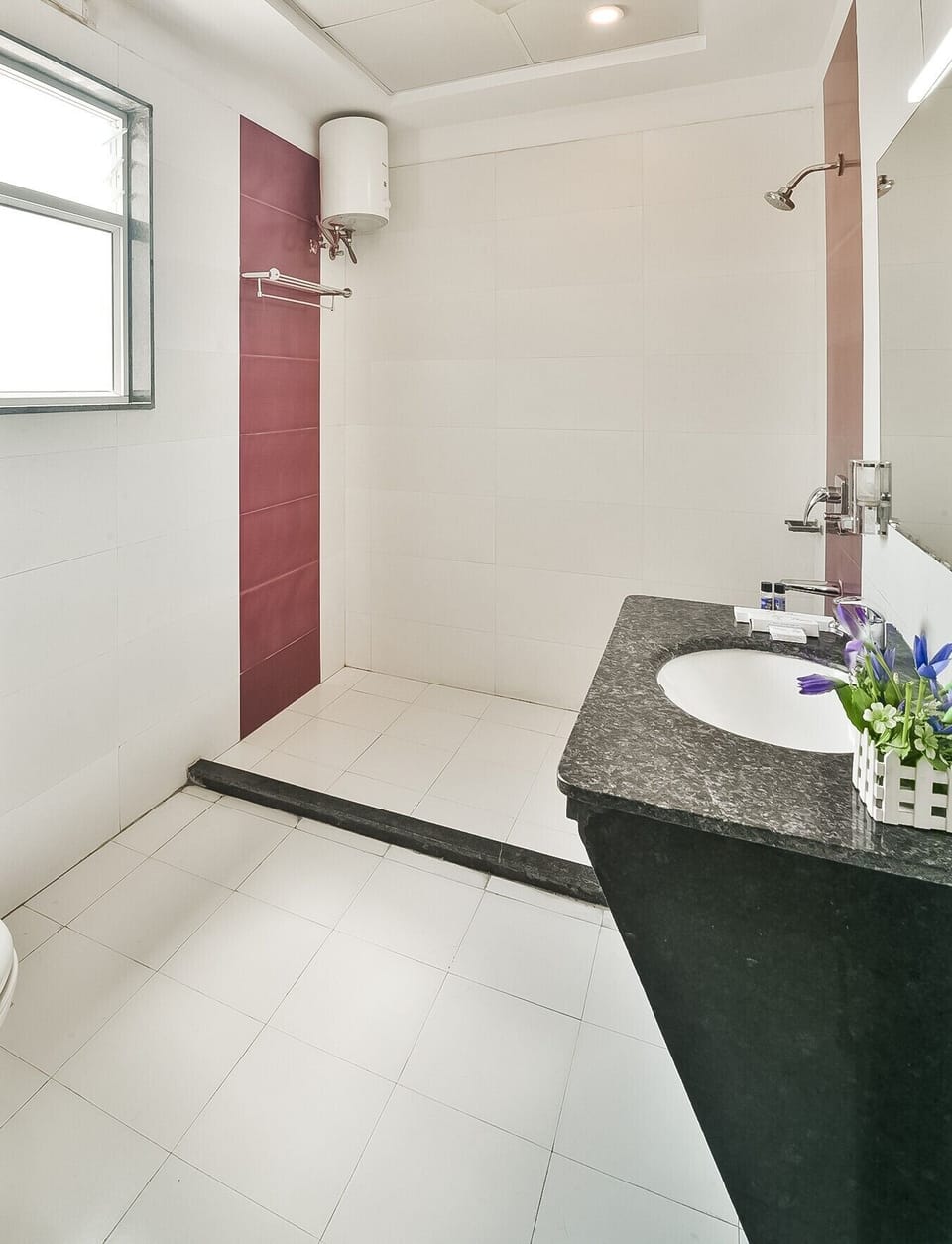 Standard Room, 1 Bedroom, Non Smoking, City View | Bathroom | Shower, free toiletries