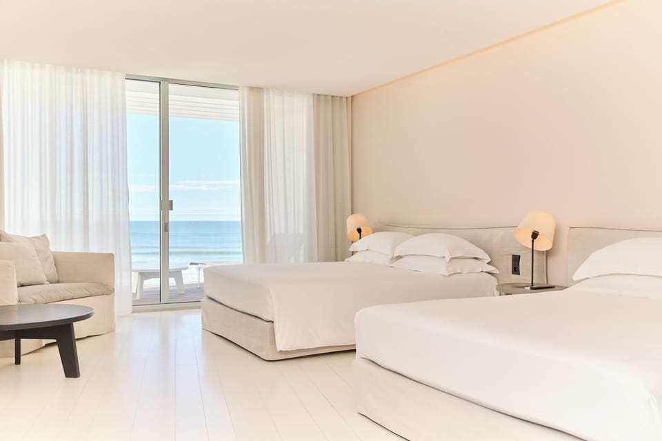 Premium bedding, free minibar, in-room safe, desk