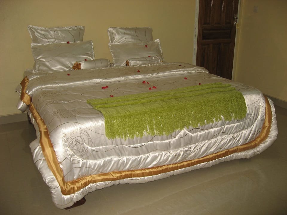 Desk, bed sheets