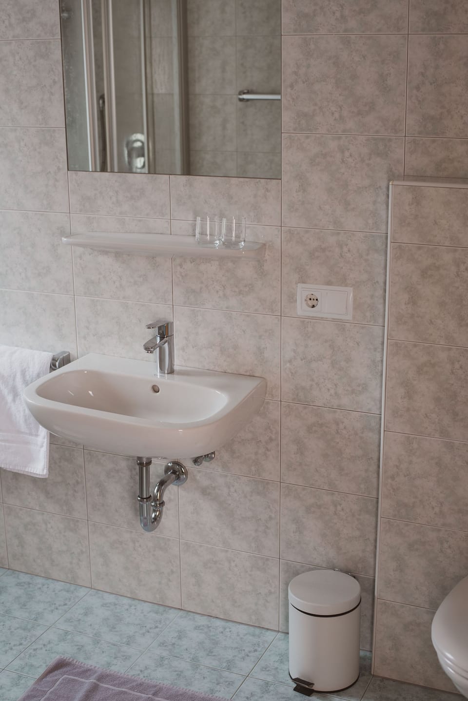 Double Room | Bathroom sink