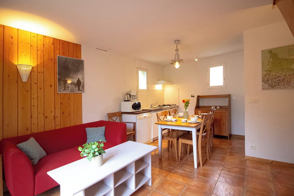 Comfort Apartment | Living area | Flat-screen TV