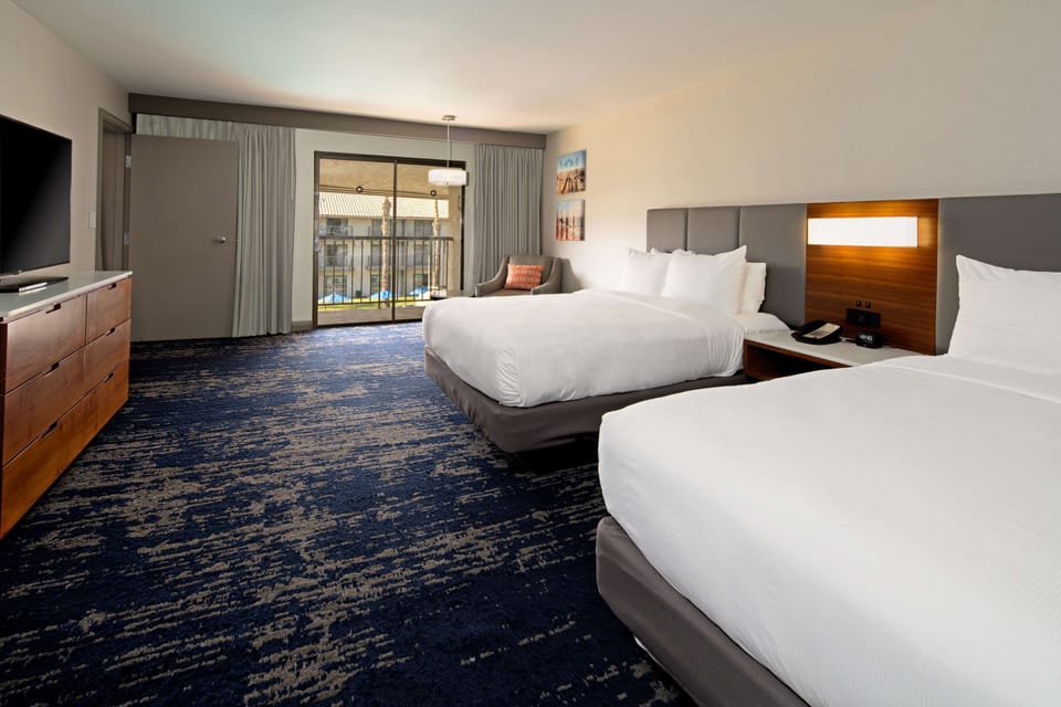 Premium bedding, in-room safe, desk, blackout drapes