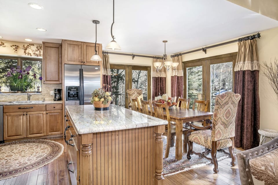 Townhome, 4 Bedrooms | Private kitchen | Coffee/tea maker, fridge, microwave, oven