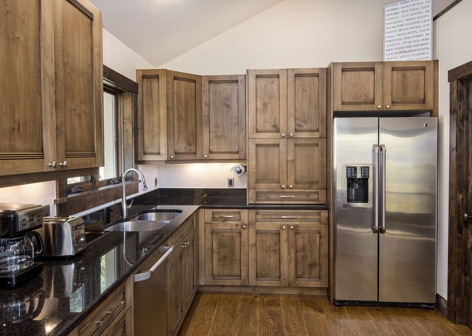 Townhome, 4 Bedrooms | Private kitchen | Coffee/tea maker, fridge, microwave, oven