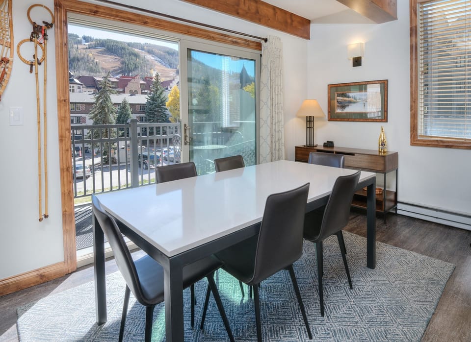 Condo, 2 Bedrooms | Dining