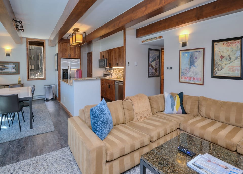 Condo, 2 Bedrooms | Living area | Smart TV
