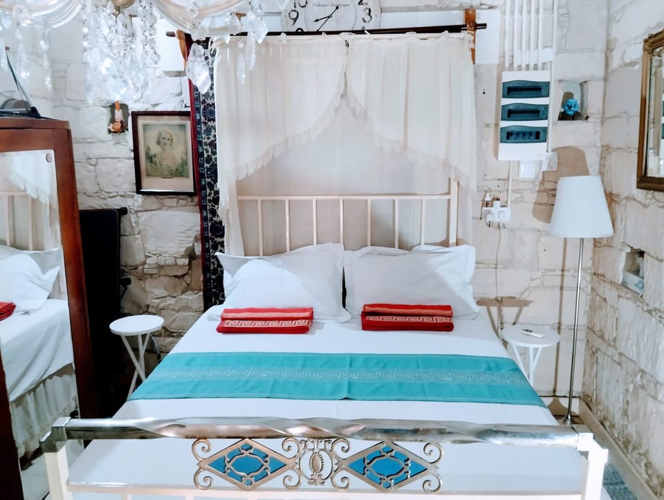 Traditional Studio, 1 Double Bed, Kitchenette, Ground Floor | Memory foam beds, blackout drapes, soundproofing