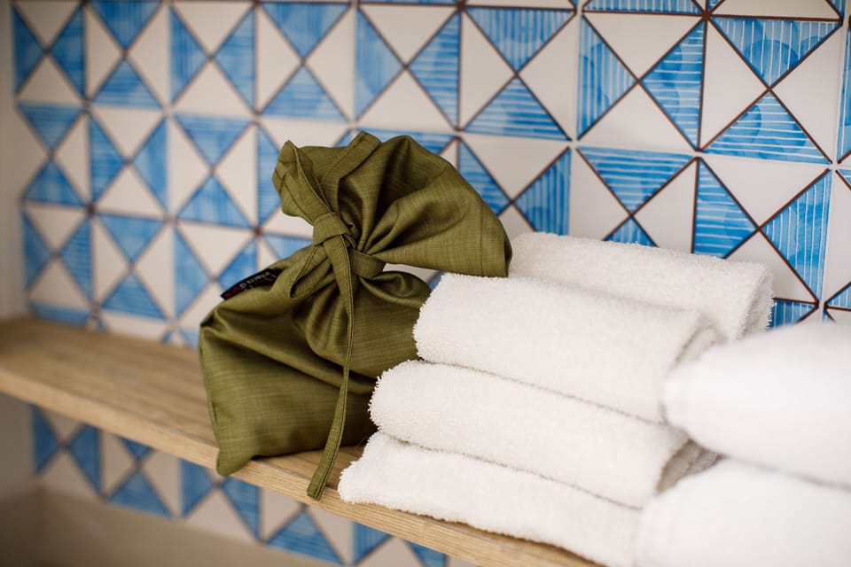 Deluxe Double Room, Balcony | Bathroom amenities | Shower, free toiletries, hair dryer, bidet