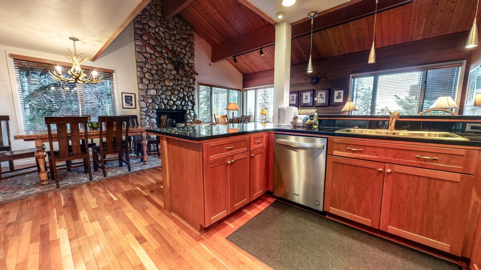 Condo, 3 Bedrooms | Private kitchen | Full-size fridge, microwave, oven, stovetop