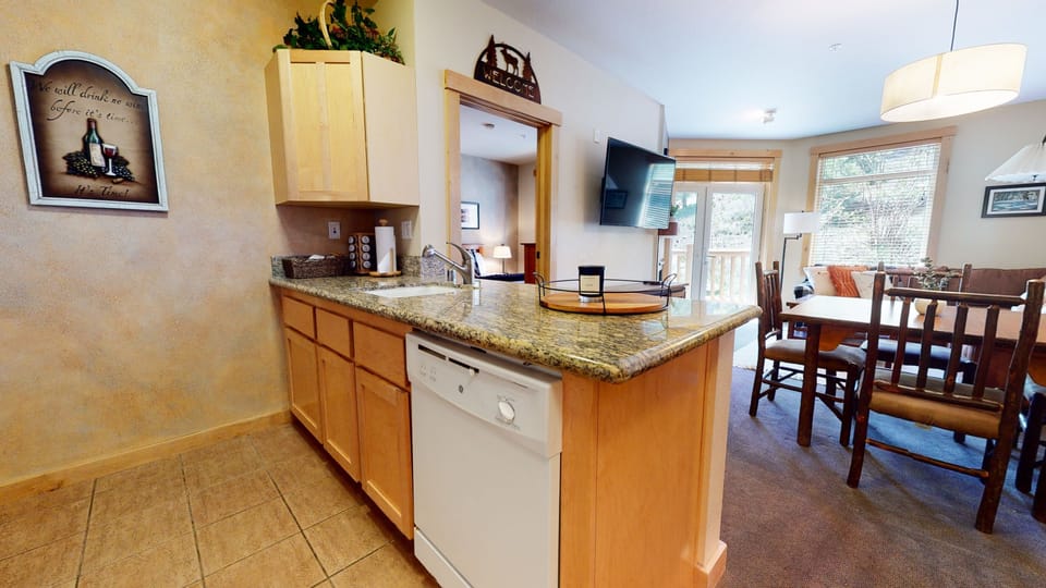 Condo, 2 Bedrooms | Private kitchen | Full-size fridge, microwave, oven, stovetop