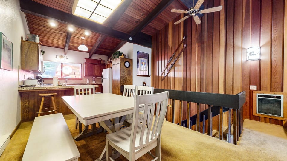 Condo, 2 Bedrooms | Dining