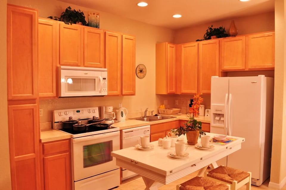 Family Townhome, Garden Area | Food and drink