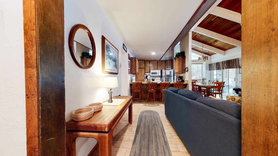 Condo, 2 Bedrooms | Interior