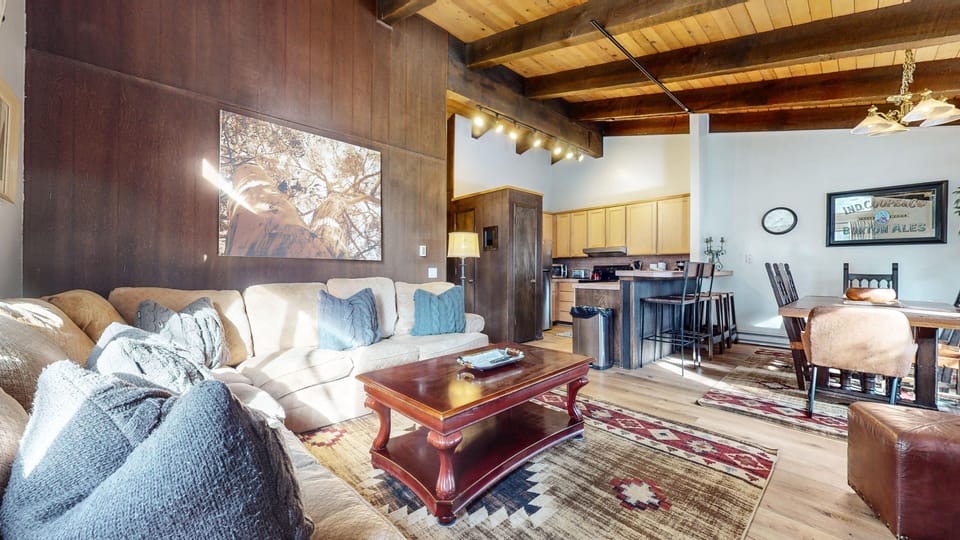 Condo, 4 Bedrooms | Living area | Smart TV, DVD player