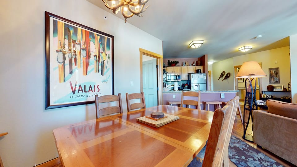 Condo, 2 Bedrooms | Dining