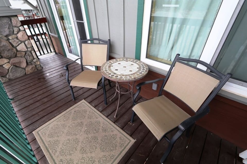 Condo, 2 Bedrooms | Property grounds