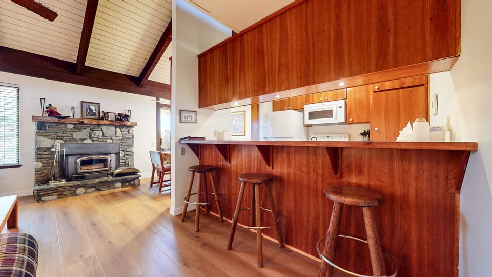 Condo, 1 Bedroom | Private kitchen | Full-size fridge, microwave, oven, stovetop
