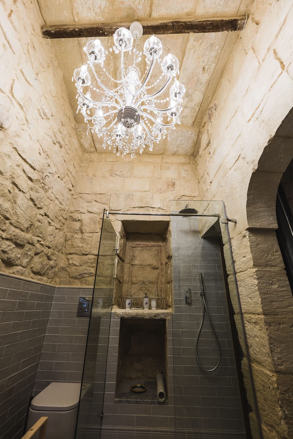 Superior Room | Bathroom | Rainfall showerhead, free toiletries, hair dryer, slippers