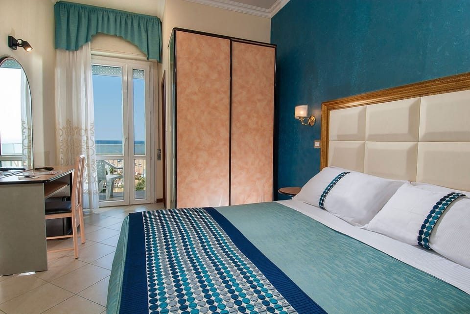 Superior Quadruple Room | In-room safe, soundproofing, WiFi (free), bed sheets