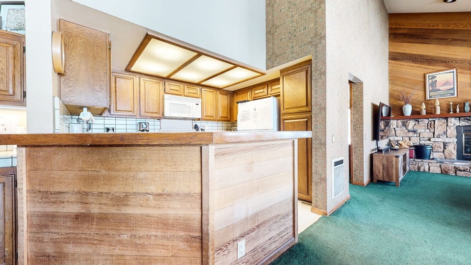 Condo, 3 Bedrooms | Interior