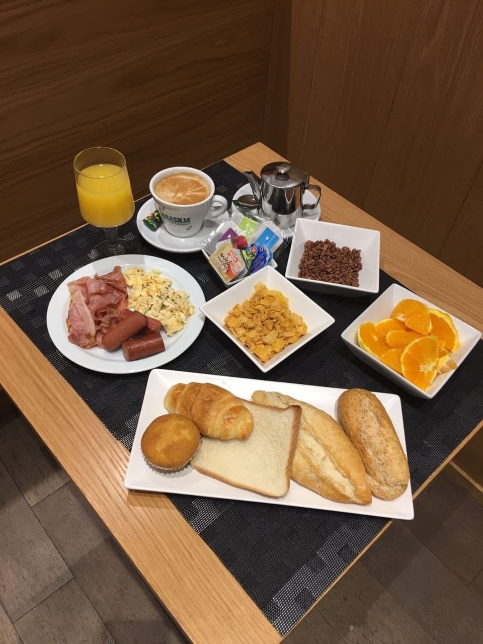 Continental breakfast for a fee on weekends